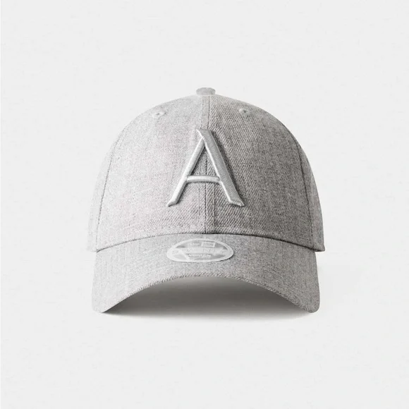 NWT New Era x Aritzia 9TWENTY Hat Grey / H Chrome - Picture 7 of 7